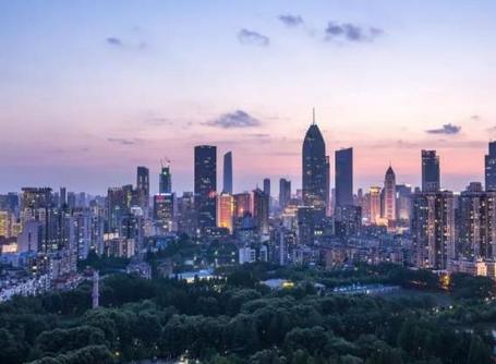 发挥住房保障民生兜底作用，推动商业地产助力安居宜居优居